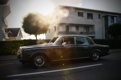 Hochzeits-Oldtimer Rolls-Royce in Fahrt
